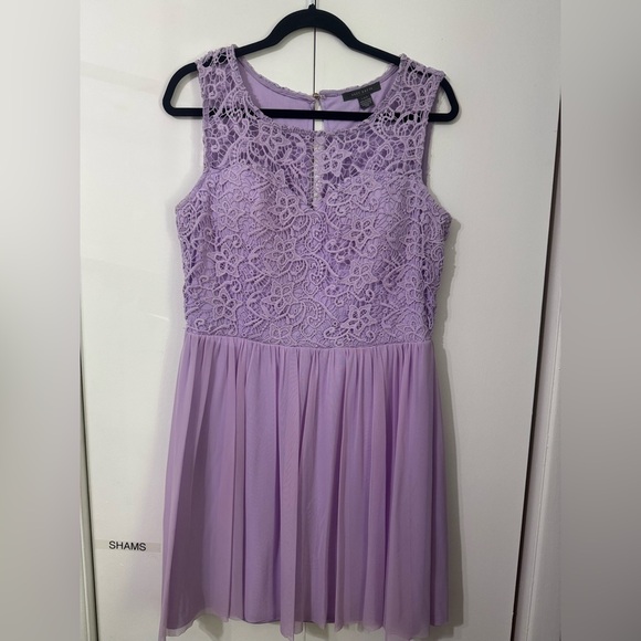 Dress - Picture 1 of 4